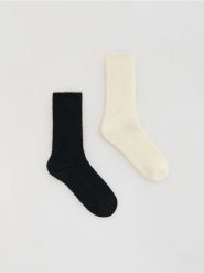 Skarpetki z domieszką wełny 2 pack - czarny. Czarne skarpety Reserved, bez wzorów, z wełny. Za 59.99 zł.