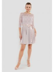 SWING Sukienka w kolorze jasnoróżowym rozmiar: 36. Różowe sukienki Swing, bez wzorów, z koronki, bez kołnierzyka, bez ramiączek, mini, rozkloszowane. Za 342.95 zł.
