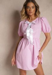 Różowa Retro Sukienka w Kratkę Vichy o Rozkloszowanym Kroju z Wiązaniem Temarea. Czerwone sukienki Renee, na co dzień, l, bez wzorów, z jeansu, eleganckie, bez kołnierzyka, bez ramiączek, mini, kopertowe. Za 59.99 zł.