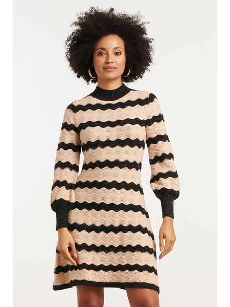 Smashed Lemon Sukienka dzianinowa w kolorze beżowym rozmiar: XS. Brązowe sukienki Smashed Lemon, na co dzień, xs, bez wzorów, z dzianiny, bez kołnierzyka, bez ramiączek, midi, proste. Za 143.99 zł.