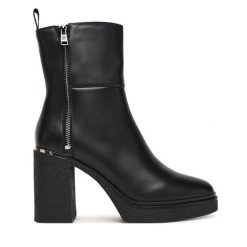 Botki DKNY. Czarne botki DKNY, bez wzorów, bez obcasa, na słupku, bez zapięcia. Za 889.99 zł.