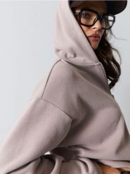 Rozpinana bluza dresowa z kapturem, z grubej prążkowanej dzianiny - kremowy. Białe bluzy Sinsay, l, bez wzorów, z dresówki, z kapturem. Za 59.99 zł.