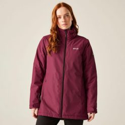 Kurtka damska przejściowa ocieplana przeciwdeszczowa Tamlin. Czerwone kurtki sportowe Regatta, bez wzorów, z puchu, bez kaptura, trekkingowe. Za 499.99 zł.