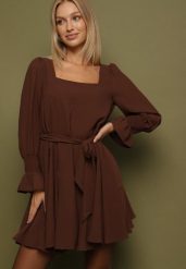 Brązowa Sukienka Vices z Siateczkowymi Rękawami i Wiązanym Paskiem Resnala. Brązowe sukienki Born2be, na co dzień, l, bez wzorów, z materiału, eleganckie, bez kołnierzyka, bez ramiączek, midi, rozkloszowane. Za 139.99 zł.