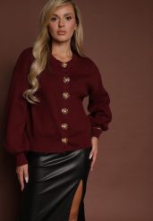 Bordowy Kardigan z Wiskozą Zdobiony Eleganckimi Napami i Bufiastymi Rękawami Acannte. Czerwone kardigany Renee, z aplikacjami, z dzianiny. Za 139.99 zł.