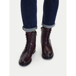 Trzewiki Lasocki. Czerwone botki Lasocki, bez wzorów, bez obcasa, na płaskiej podeszwie, bez zapięcia. Za 269.99 zł.