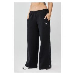 Damskie spodnie sportowe oversize Rough Radical Trip Joggers. Czarne spodnie dresowe ROUGH RADICAL, bez wzorów. Za 175.92 zł.