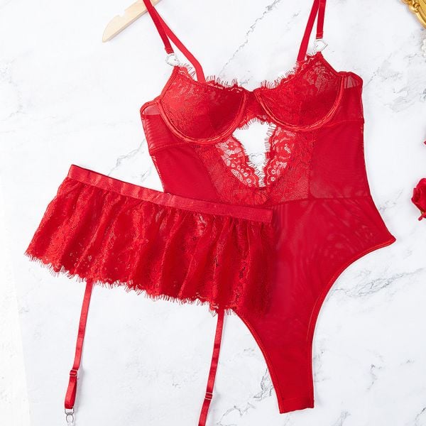 Body z koronką na wyjątkowe okazje Leny. Niebieskie body Intica, l, bez wzorów, z koronki. Za 169.00 zł.