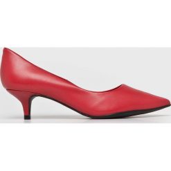 Answear - Szpilki. Czerwone szpilki ANSWEAR, bez wzorów, z materiału, bez obcasa, na obcasie, bez zapięcia. W wyprzedaży za 149.90 zł.