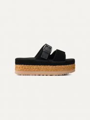 UGG Skórzane klapki "Aubrey" w kolorze czarnym rozmiar: 38. Czarne klapki UGG, bez wzorów, ze skóry, z otwartym noskiem, bez obcasa, na platformie. Za 572.37 zł.