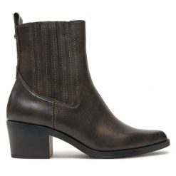 Botki Tamaris. Brązowe botki Tamaris, bez wzorów, bez obcasa, na słupku, bez zapięcia. Za 399.99 zł.