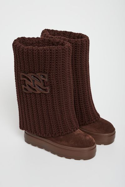 Kozaki damskie zamszowe CASADEI. Kozaki Casadei, z zamszu, bez obcasa, bez zapięcia. Za 6,249.00 zł.