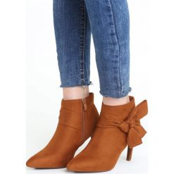 Camelowe Botki Originality. Botki Born2be, bez wzorów, ze szpiczastym noskiem, bez obcasa, na szpilce, bez zapięcia. Za 109.99 zł.