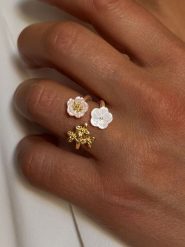 Les Petites Précieuses Pozłacany pierścionek z cyrkoniami rozmiar: 54. Białe pierścionki Les Petites Précieuses, z cyrkonią, pozłacane. Za 130.99 zł.