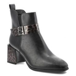Czarne Botki Artiker Eleganckie Skórzane Buty Damskie. Czarne botki Artiker, bez wzorów, ze skóry, bez obcasa, na obcasie, bez zapięcia. Za 288.99 zł.