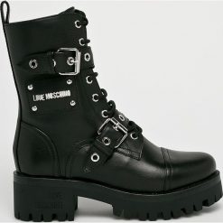 Love Moschino - Botki. Czarne botki Love Moschino, bez wzorów, z materiału, z okrągłym noskiem, bez obcasa, bez zapięcia. W wyprzedaży za 799.90 zł.