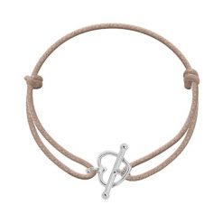 Bransoletka ze srebrnym zapięciem w kształcie serca na grubym beżowym sznurku. Brązowe bransoletki Lilou, srebrne. Za 79.00 zł.