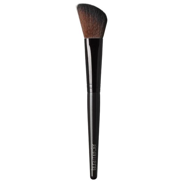 Laura Mercier Angled Cheek Contour Brush Pędzle do różu 1 ct 1 szt. Pędzle Laura Mercier. Za 224.25 zł.
