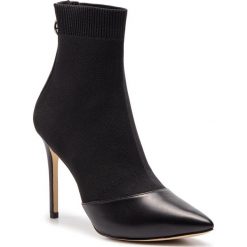 Botki MICHAEL MICHAEL KORS - Vicky 40R9VIHE5D Black. Czarne botki MICHAEL Michael Kors, bez wzorów, z materiału, bez obcasa, bez zapięcia. W wyprzedaży za 529.00 zł.