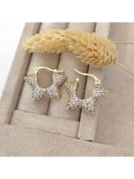 Nakkash Pozłacane kolczyki-kreole z cyrkoniami rozmiar: onesize. Żółte kolczyki Nakkash, z cyrkonią, pozłacane. Za 78.84 zł.