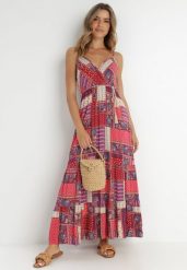 Bordowa Sukienka Hickey. Czerwone sukienki Born2be, l, z aplikacjami, boho, bez kołnierzyka, bez ramiączek, maxi, kopertowe. Za 84.99 zł.