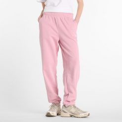 Spodnie damskie New Balance WP41500PTF – różowe. Czerwone spodnie materiałowe New Balance, na co dzień, xs, bez wzorów, z bawełny, z podwyższonym stanem. Za 169.99 zł.