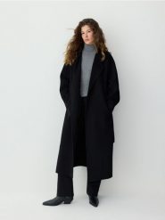 Płaszcz handmade z wełną - czarny. Czarne płaszcze Reserved, l, bez wzorów, z tkaniny, bez kaptura. Za 699.99 zł.