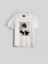 4F T-shirt relaxed z nadrukiem damski - kremowy XS. Białe t-shirty 4f, m, bez wzorów, z bawełny, bez kołnierzyka, bez ramiączek. Za 79.99 zł.