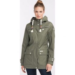 Parka przeciwdeszczowa w kolorze oliwkowym. Kurtki sportowe Schmuddelwedda. W wyprzedaży za 257.95 zł.