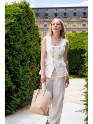 Christian Laurier Skórzana torebka "Livia" w kolorze beżowym - 36 x 39 x 12 cm rozmiar: onesize. Brązowe torby na ramię Christian Laurier, bez wzorów, z materiału, przez ramię, bez dodatków. Za 326.99 zł.