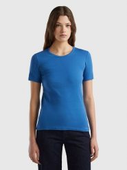 Benetton Koszulka w kolorze niebieskim rozmiar: S. Niebieskie bluzki Benetton, s, bez wzorów, z bawełny, bez kołnierzyka, bez ramiączek. Za 37.56 zł.