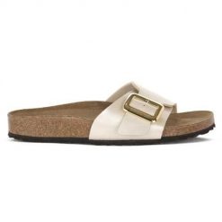 Klapki damskie Birkenstock Catalina. Białe klapki Birkenstock, bez wzorów, z materiału, bez obcasa. Za 714.00 zł.