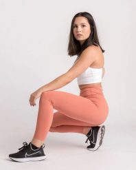 Damskie legginsy 7/8 na jogę i pilates, bez przedniego szwu – łososiowy. Czerwone legginsy AESTHETIC WOLF, s, bez wzorów, z dzianiny, z podwyższonym stanem. Za 149.99 zł.