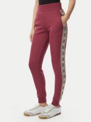 Guess Spodnie dresowe V2YB15 KB3P2 Różowy ciemny Regular Fit. Czerwone spodnie dresowe Guess, m, z aplikacjami, z bawełny. Za 335.99 zł.