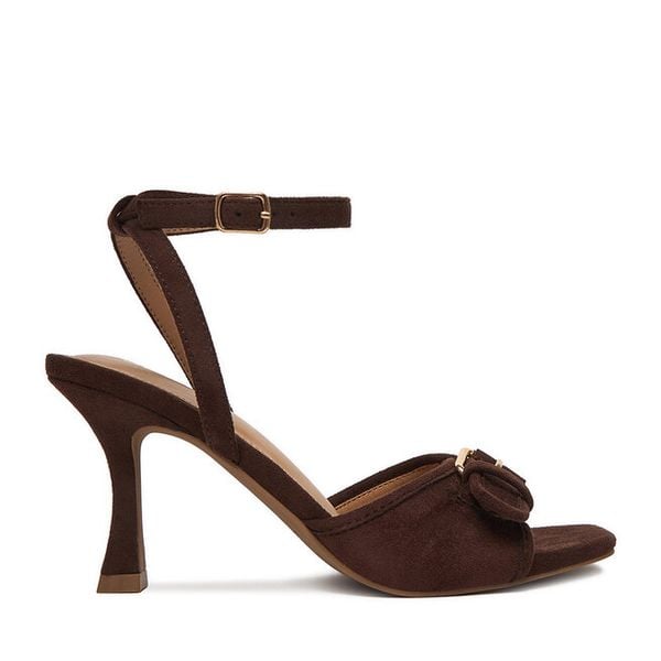 Sandały JENNY. Brązowe sandały Jenny, bez wzorów, bez obcasa, na szpilce, bez zapięcia. Za 129.99 zł.