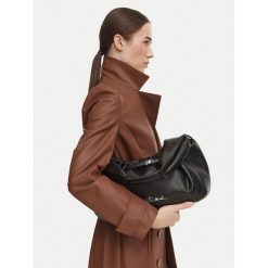 Torebka Steve Madden. Czarne torebki klasyczne Steve Madden, bez wzorów, bez dodatków. Za 519.99 zł.