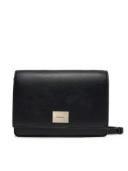 Calvin Klein Torebka Hardware Flap Crossbody K60K612967 Czarny. Czarne listonoszki Calvin Klein, bez wzorów, ze skóry, bez dodatków. Za 199.99 zł.