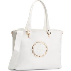 Torebka LIU JO - M E/W Tote N19212 E0037 Off White 01065. Białe torebki klasyczne Liu Jo, bez wzorów, ze skóry ekologicznej, duże, bez dodatków. W wyprzedaży za 339.00 zł.