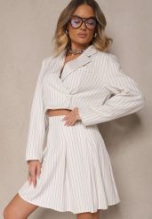 Biała Rozkloszowana Spódnica z Plisami Zdobiona Subtelnym Wzorem w Paski Redamira. Białe spódnice Renee, na co dzień, l, z aplikacjami, eleganckie, mini, rozkloszowane. Za 59.99 zł.