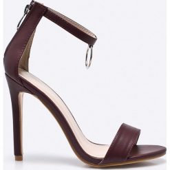 Public Desire - Sandały. Brązowe sandały Public Desire, bez wzorów, z materiału, bez obcasa, na obcasie, bez zapięcia. W wyprzedaży za 79.90 zł.