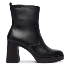 Botki Tamaris. Czarne botki Tamaris, bez wzorów, bez obcasa, na słupku, bez zapięcia. Za 509.99 zł.