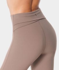 Legginsy sportowe dla kobiet z kopertowym tyłem Carpatree Balletcore. Czerwone legginsy Carpatree, s, bez wzorów, z materiału, z podwyższonym stanem. Za 175.99 zł.