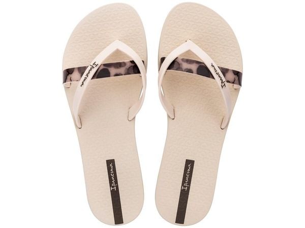 Klapki japonki damskie Ipanema Kirei Chic. Brązowe klapki Ipanema, bez wzorów, z gumy, bez obcasa. Za 59.99 zł.