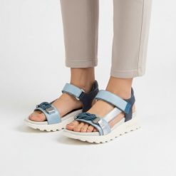 Sandały damskie Hispanitas, cholewka ze skóry naturalnej sportowa konstrukcja z regulowanymi paskami otwarta forma lekka podeszwa zapewniająca stabil. Niebieskie sandały Hispanitas, bez wzorów, ze skóry, sportowe, z otwartym noskiem, bez obcasa, bez zapięcia. Za 589.00 zł.