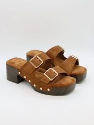 Bellucci Klapki w kolorze jasnobrązowym rozmiar: 36. Brązowe klapki Bellucci, bez wzorów, z otwartym noskiem, bez obcasa. Za 121.99 zł.