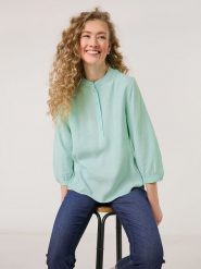 Gerry Weber Bluzka w kolorze błękitnym rozmiar: 48. Niebieskie bluzki Gerry Weber, bez wzorów, bez kołnierzyka, bez ramiączek. Za 96.83 zł.