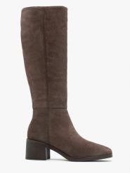 Brązowe kozaki ze skóry welurowej. Brązowe kozaki Ryłko, ze skóry, bez obcasa, na obcasie, bez zapięcia. Za 549.99 zł.
