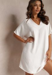 Biała Sukienka o Kroju Nietoperza z Ozdobnym Wiązaniem na Plecach Cylean. Białe sukienki Renee, bez wzorów, bez kołnierzyka, bez ramiączek, mini. Za 54.99 zł.