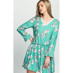 Zielona Sukienka Sleepy Petal. Zielone sukienki Born2be, s, z aplikacjami, z koronki, bez kołnierzyka, bez ramiączek, mini, rozkloszowane. Za 29.99 zł.