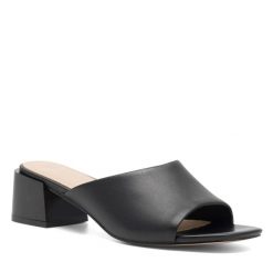 Klapki Lasocki. Czarne klapki Lasocki, bez wzorów, bez obcasa. Za 159.99 zł.